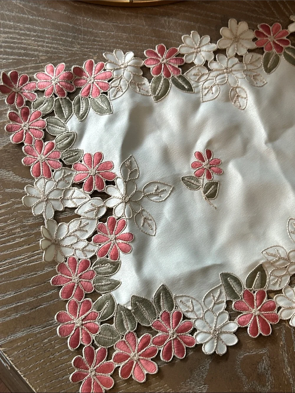 NEW! Shabby Chic Vintage Inspired Embroidered Floral Lace Centerpiece
